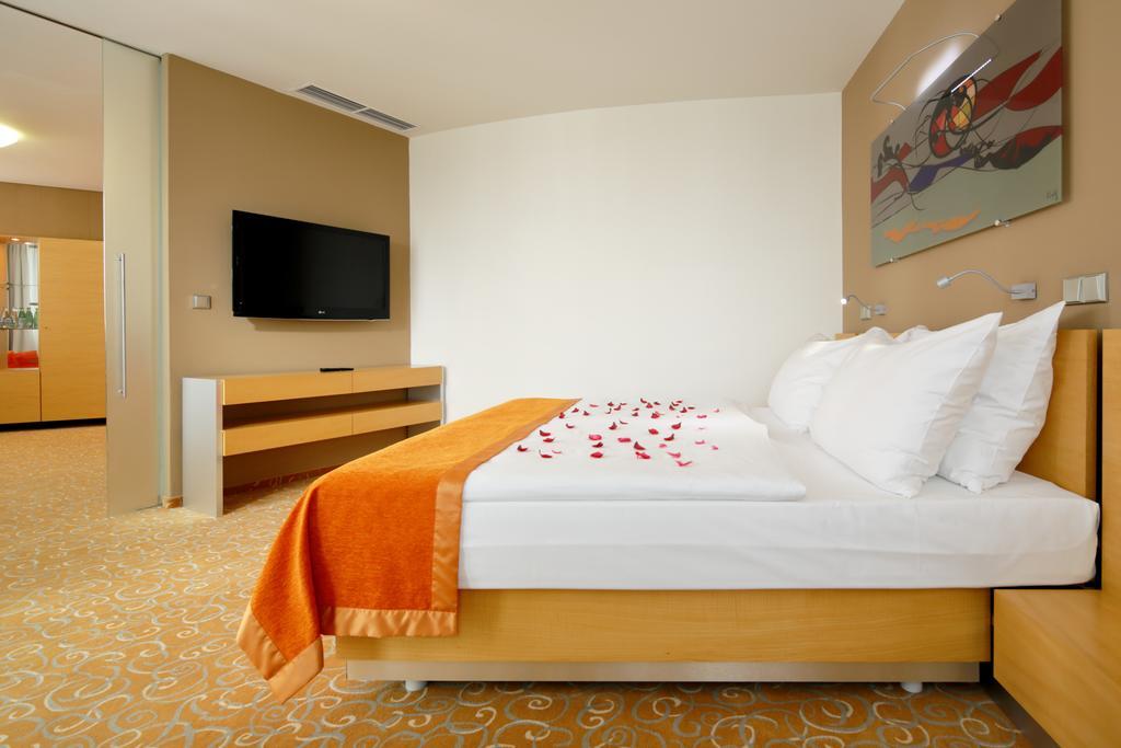 Orea Hotel Atrium Otrokovice Chambre photo