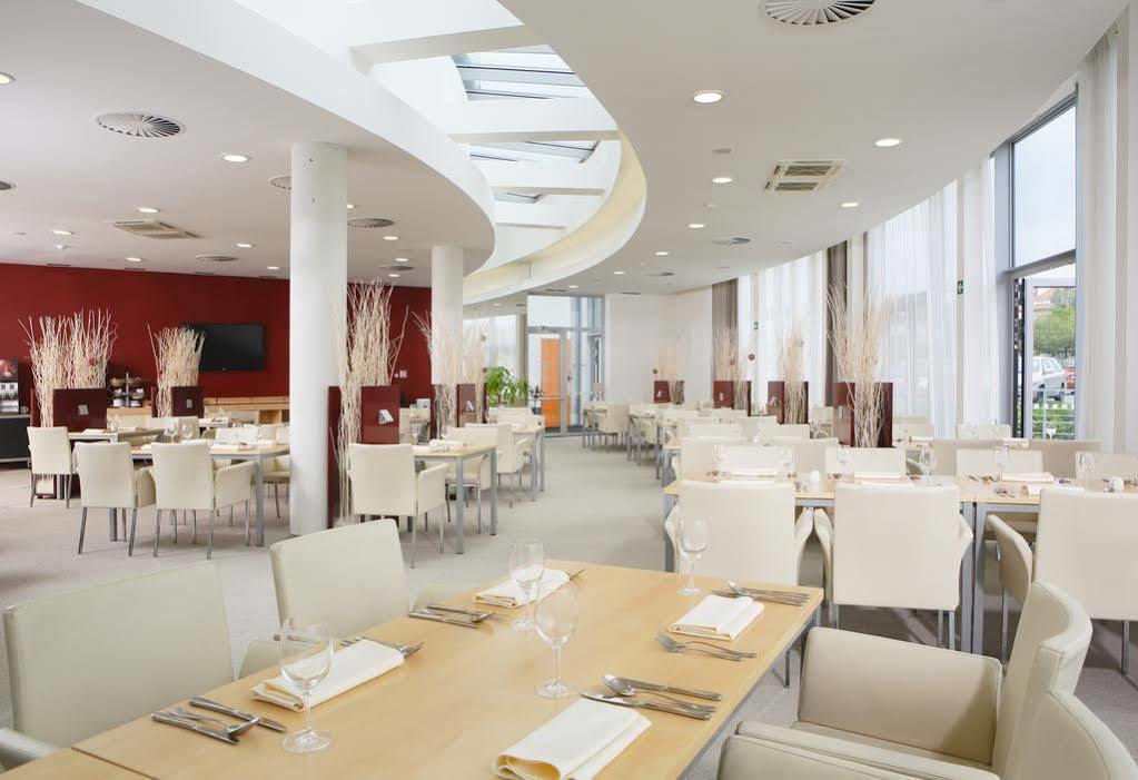 Orea Hotel Atrium Otrokovice Extérieur photo